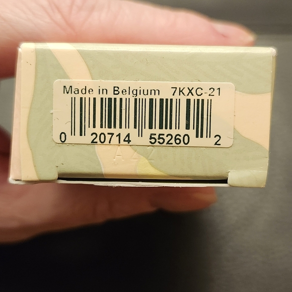 Clinique Stay-Matte Oil-Free Makeup Foundation In 21 Cream Caramel - Picture 5 of 8